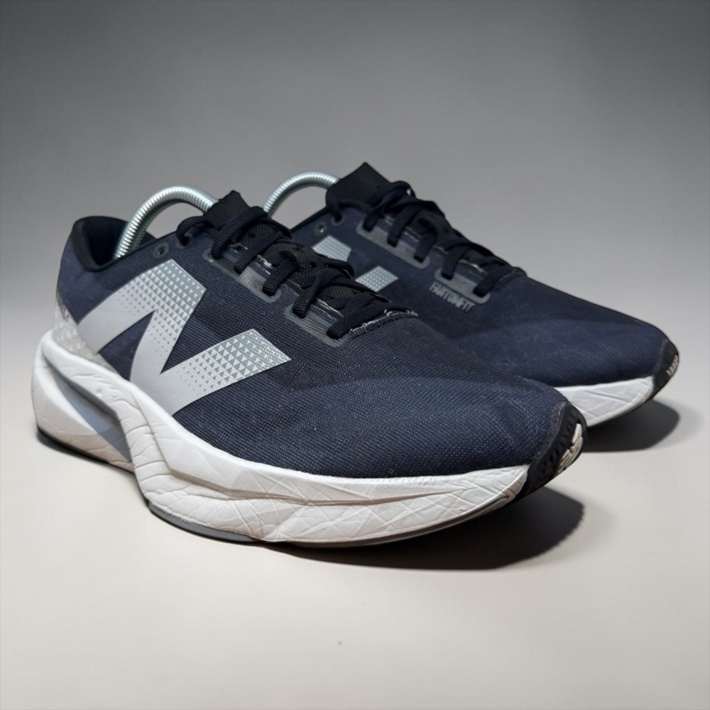 New Balance FuelCell Rebel v4 Women 9.5 Black White Silver Running Shoes MFCXLK4
